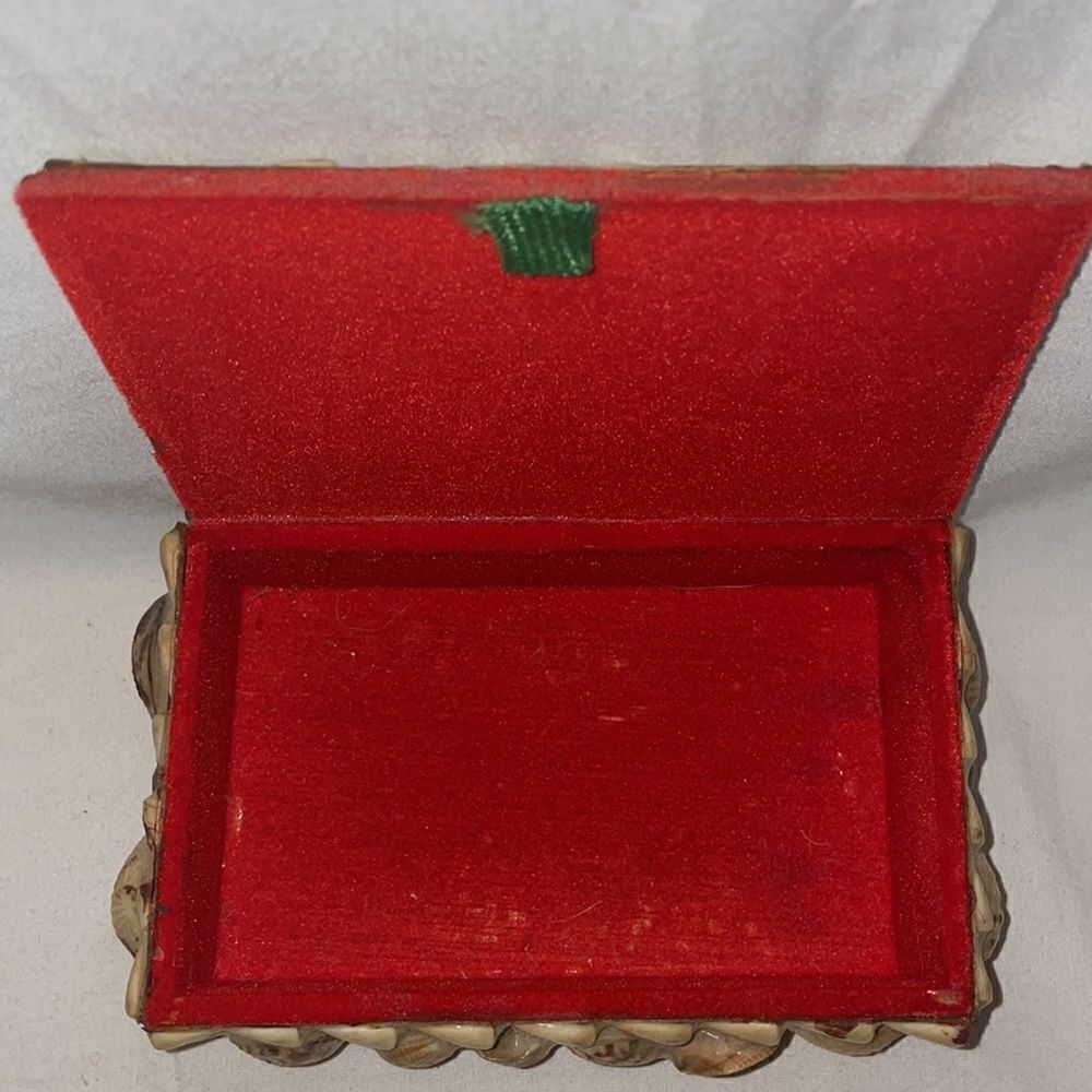 Shell Covered Small Box - Picture 9 of 9